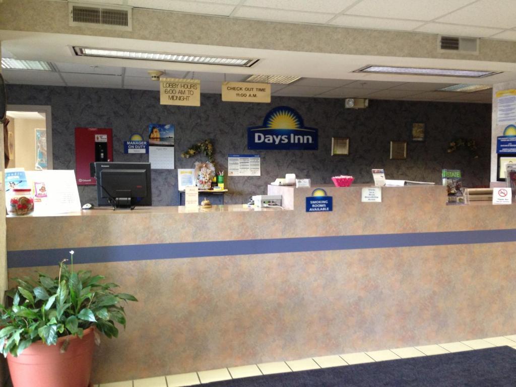 Days Inn By Wyndham Grayson Екстер'єр фото